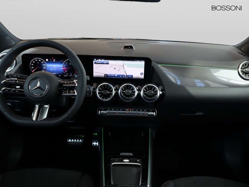 13 - Mercedes GLA 200 d amg line extra 8g-dct