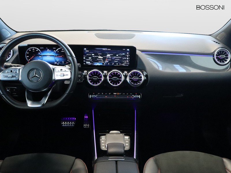13 - Mercedes GLA 200 d premium 8g-dct