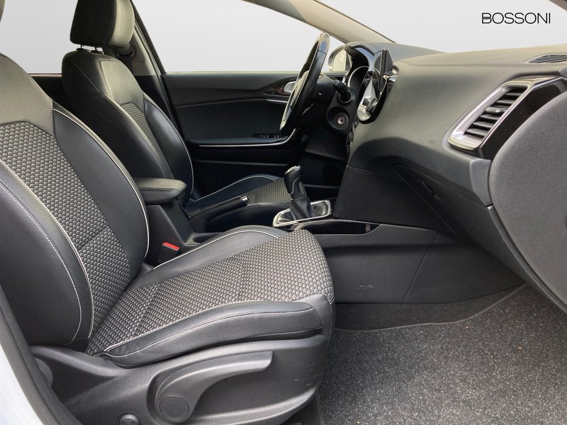 7 - Kia Xceed 1.0 t-gdi 117cv business 2wd