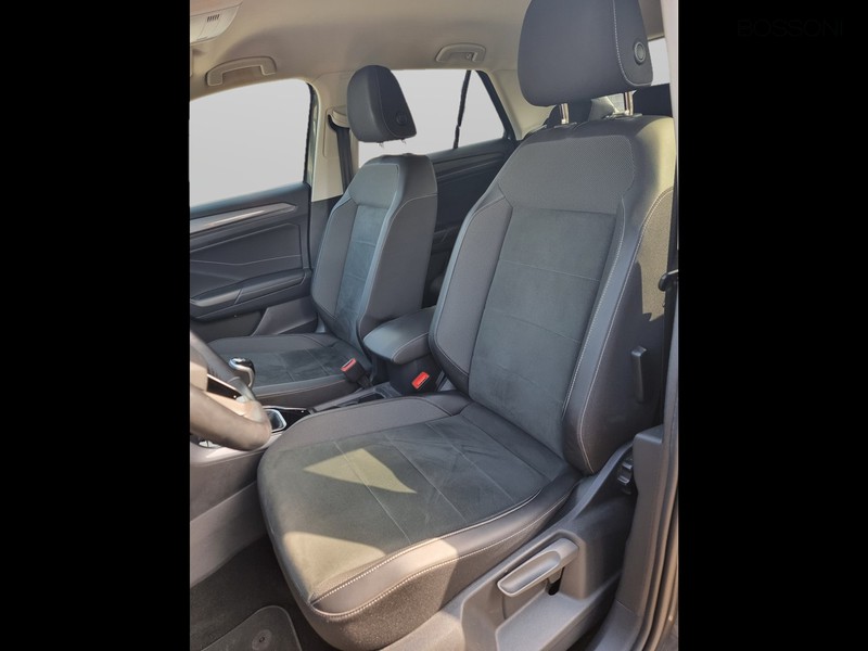 7 - Volkswagen T-Roc 1.0 tsi 110cv style