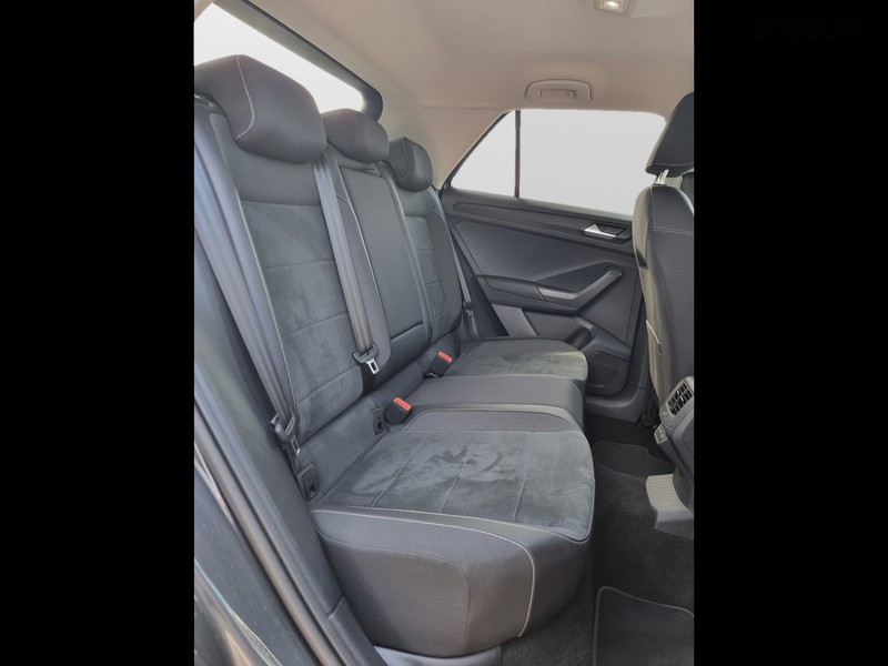 13 - Volkswagen T-Roc 1.0 tsi 110cv style