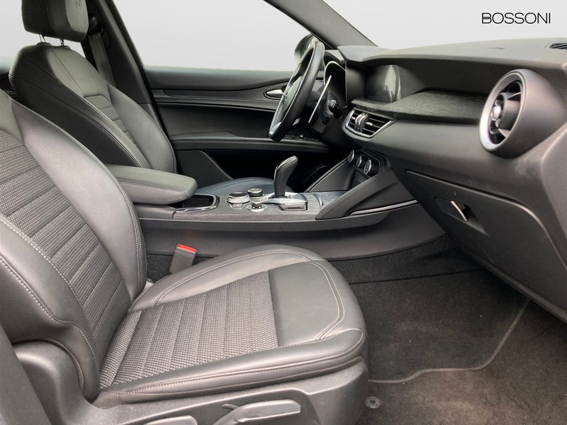 7 - Alfa Romeo Stelvio 2.2 turbo 210cv sprint q4 at8