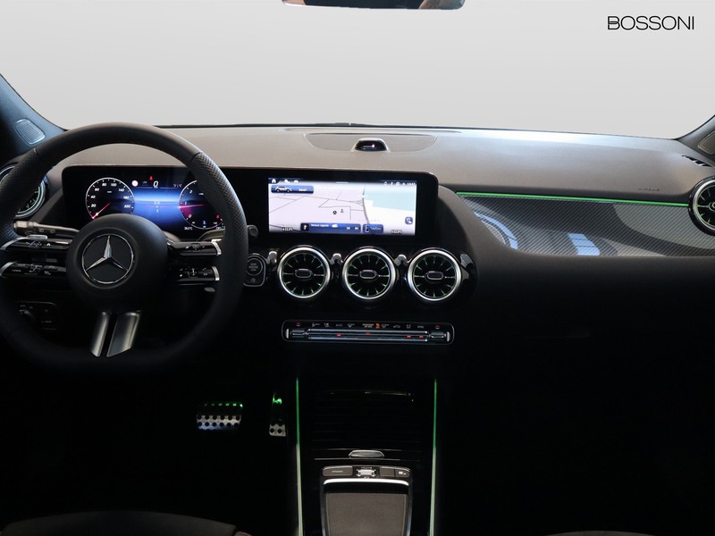 13 - Mercedes GLA 200 d amg line extra 8g-dct