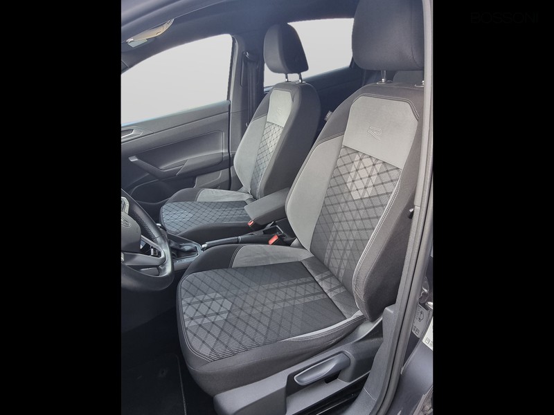 7 - Volkswagen Taigo 1.0 tsi 110cv r-line dsg