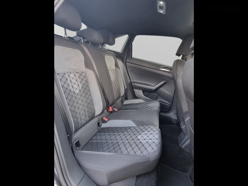 13 - Volkswagen Taigo 1.0 tsi 110cv r-line dsg
