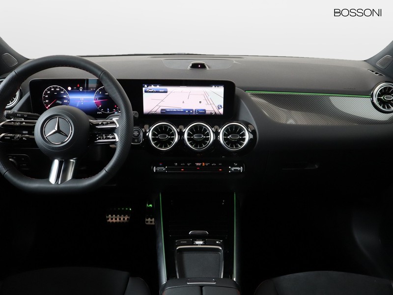 13 - Mercedes GLA 200 d amg line extra 8g-dct