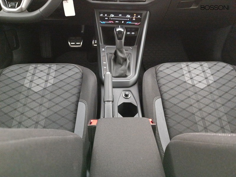13 - Volkswagen Polo 1.0 tsi 95cv r-line plus dsg