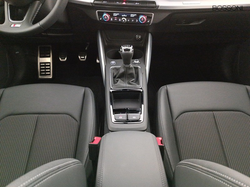 13 - Audi Q2 30 2.0 tdi s line edition