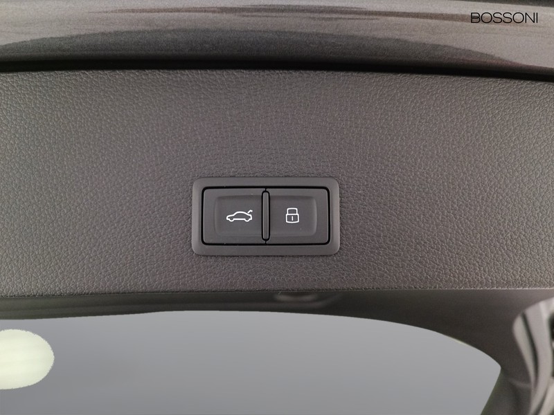 31 - Audi Q2 30 2.0 tdi s line edition