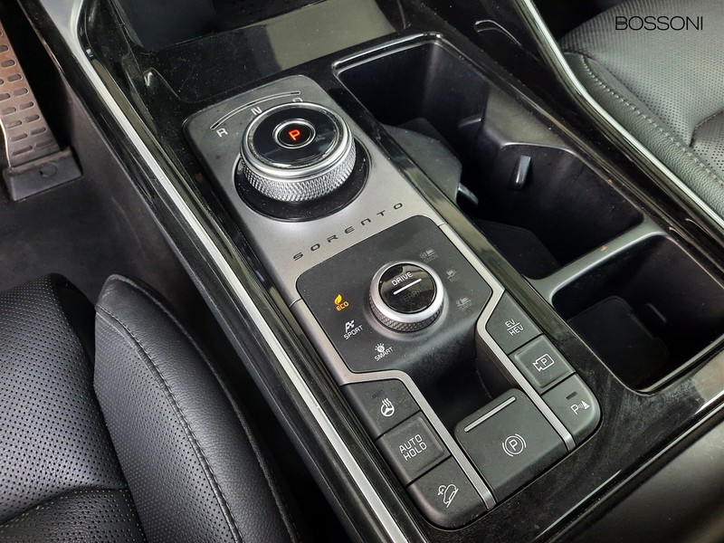 13 - Kia Sorento 1.6 t-gdi phev evolution awd at6