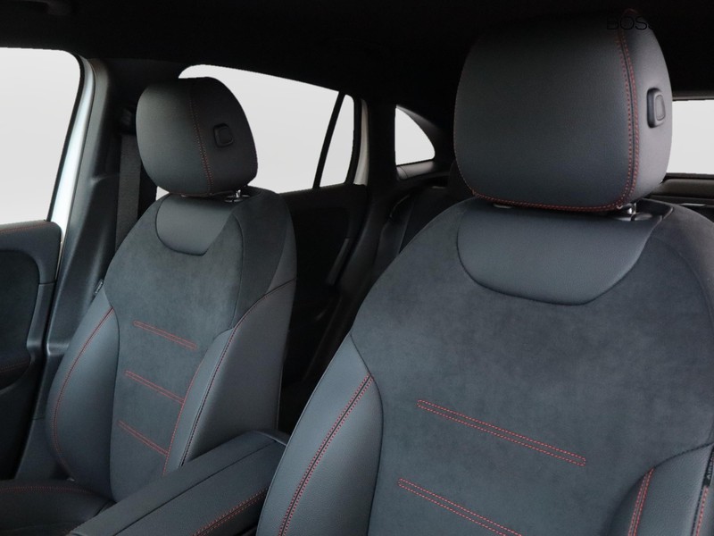 7 - Mercedes GLA 200 d amg line extra 8g-dct