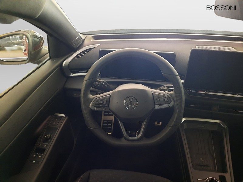 7 - Volkswagen T-Roc 1.5 etsi act 150cv r-line dsg