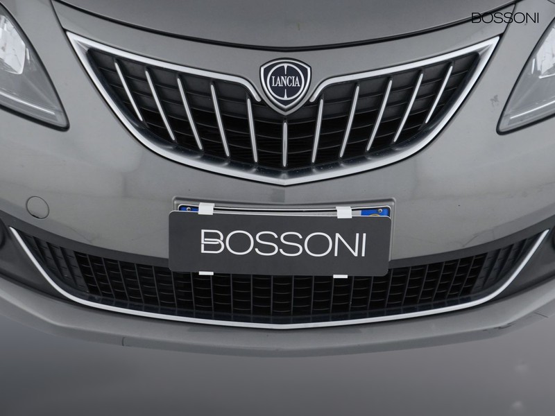 13 - Lancia Ypsilon 1.0 firefly hybrid 70cv silver s&s 5p.ti