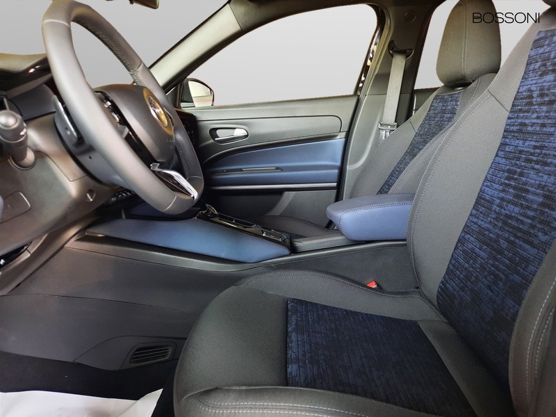 7 - Alfa Romeo Junior 1.2 hybrid 145cv ibrida edct6