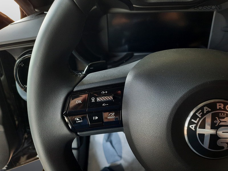 13 - Alfa Romeo Junior 1.2 hybrid 145cv ibrida edct6