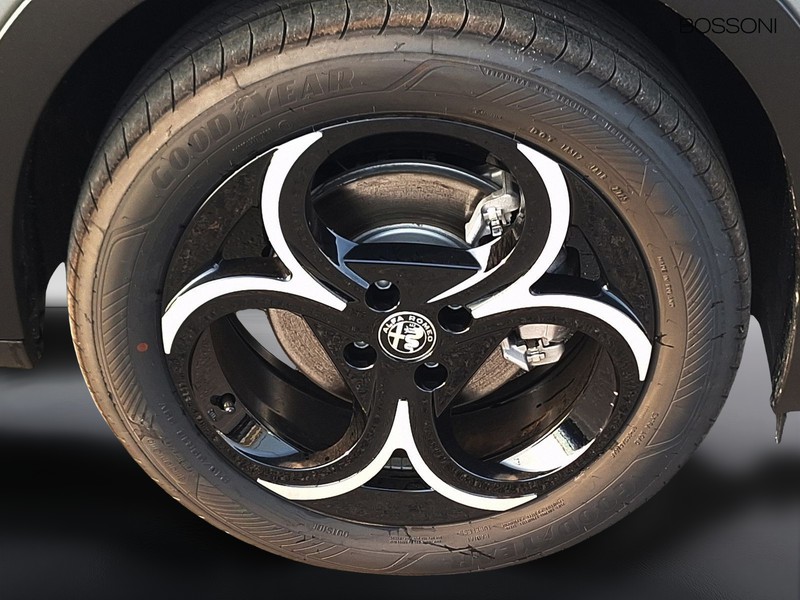 13 - Alfa Romeo Junior 1.2 hybrid 145cv ibrida speciale edct6