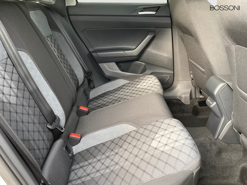 7 - Volkswagen Polo 1.0 tsi 95cv r-line plus