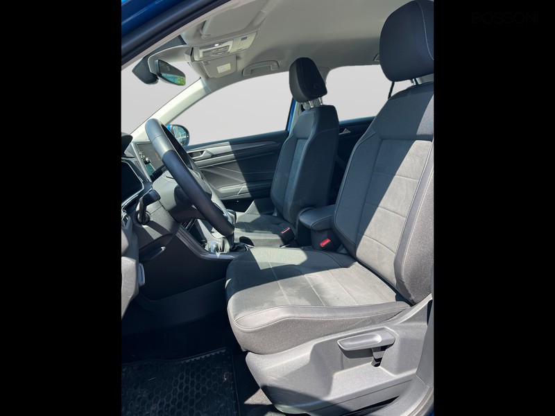 7 - Volkswagen T-Roc 1.0 tsi 110cv style