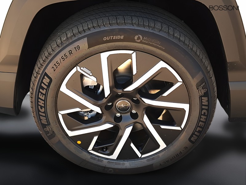13 - Jeep Compass 1.6 turbo e-hybrid plug-in 225cv altitude fwd edct7