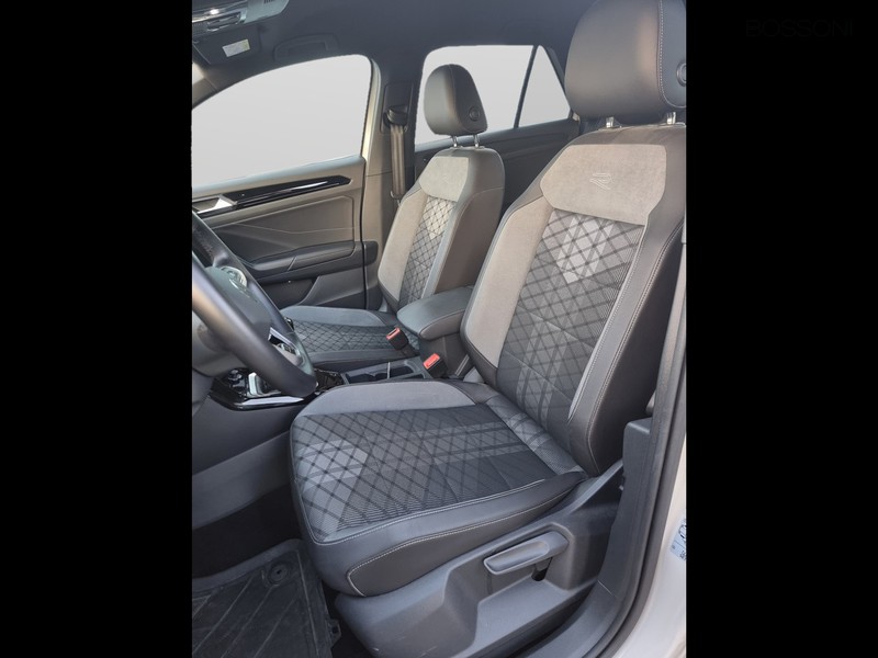 7 - Volkswagen T-Roc 1.0 tsi 110cv r line