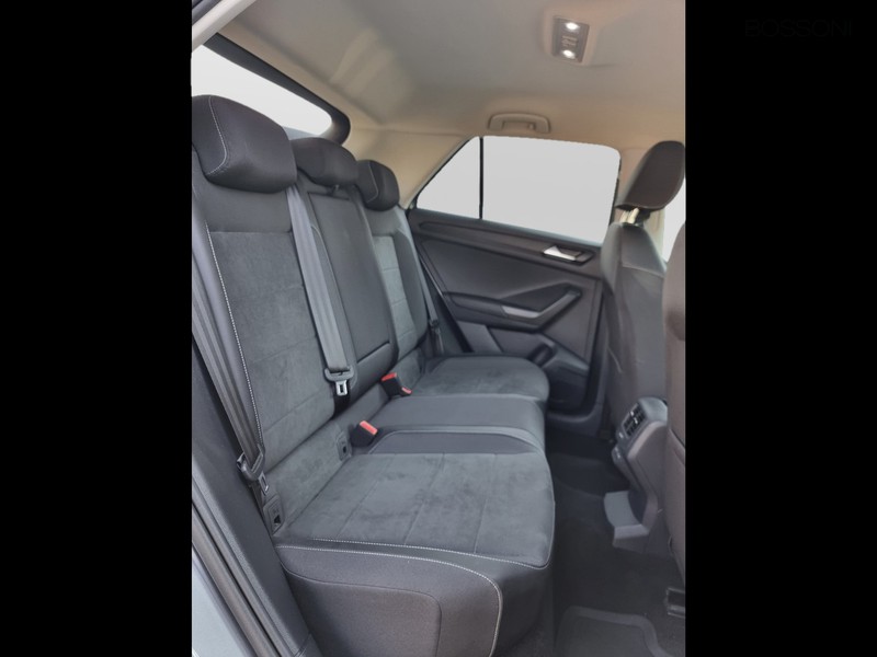 13 - Volkswagen T-Roc 1.0 tsi 110cv style