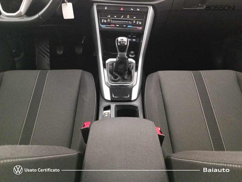 13 - Volkswagen T-Roc 2.0 tdi scr 115cv sport
