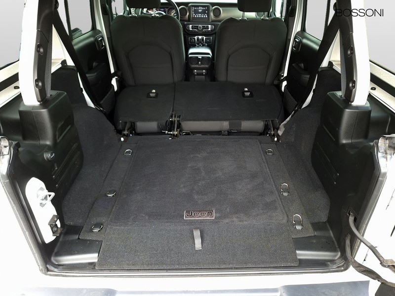 7 - Jeep Wrangler unlimited 2.0 turbo sport 4wd auto