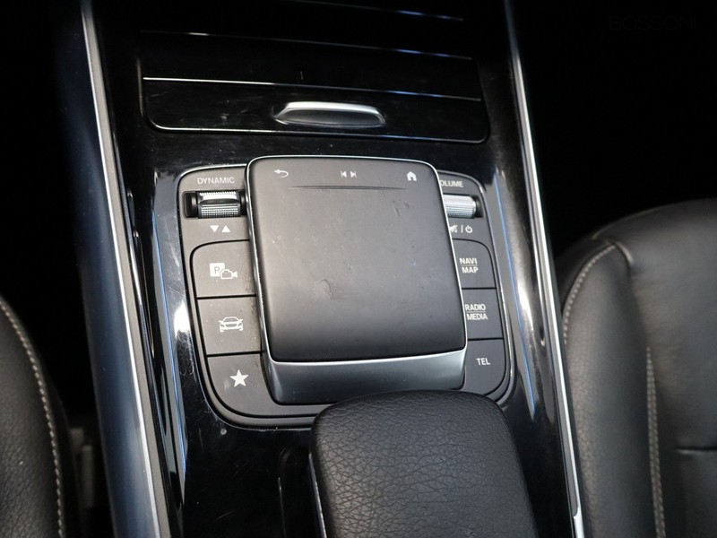 13 - Mercedes GLA 200 d premium 8g-dct