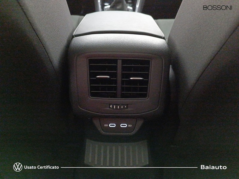 13 - Volkswagen T-Roc 1.0 tsi 110cv style