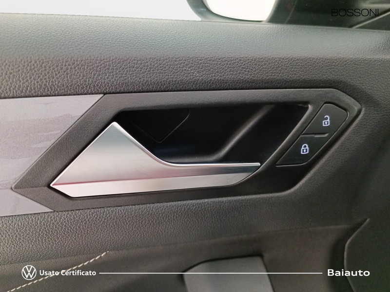 19 - Volkswagen T-Roc 1.0 tsi 110cv style