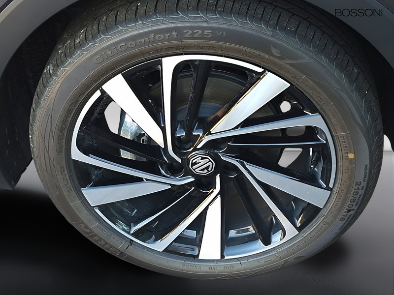 13 - Mg ZS 1.5 hybrid+ luxury auto