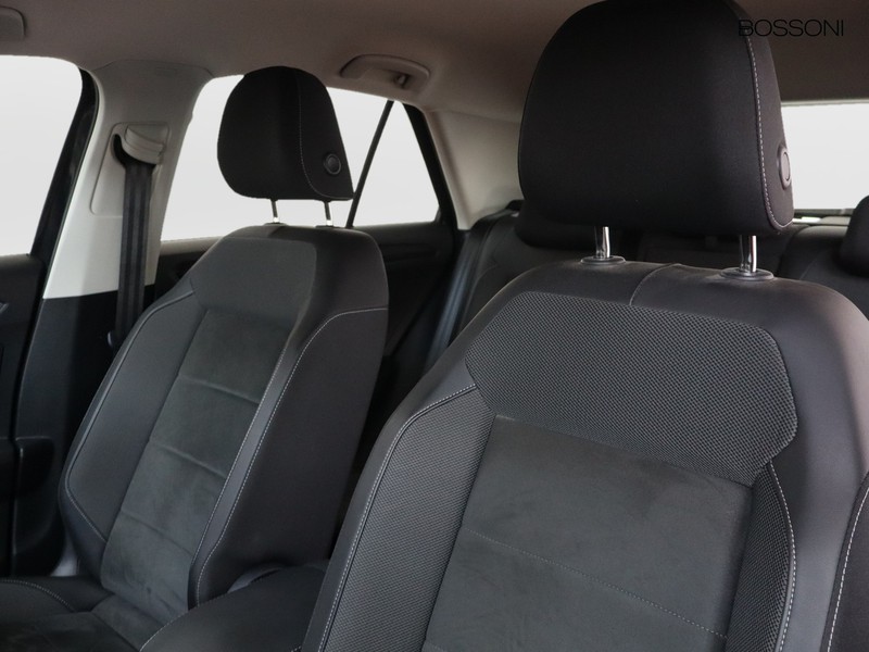 7 - Volkswagen T-Roc 2.0 tdi scr 150cv sport dsg