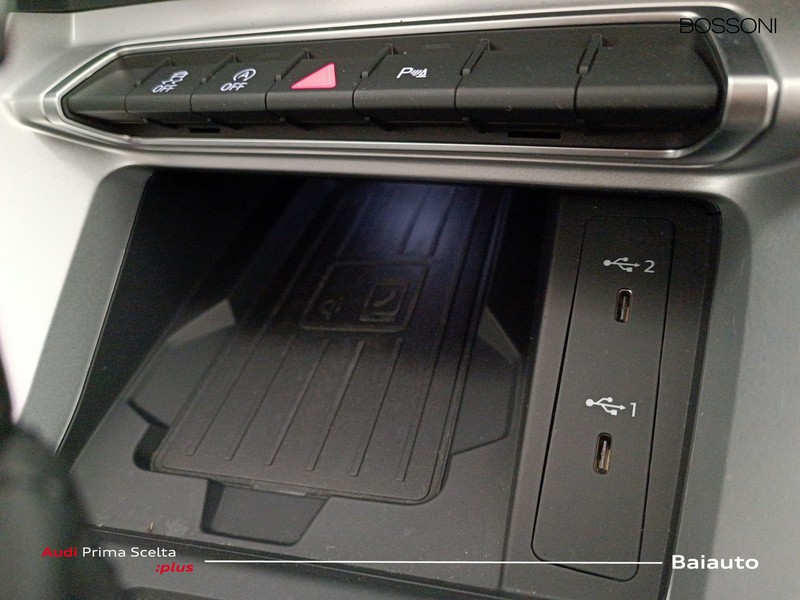13 - Audi Q3 35 2.0 tdi s line edition s tronic