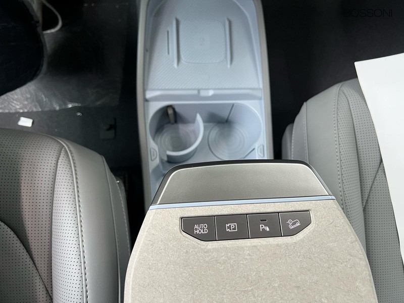 13 - Kia EV3 81,4 kwh earth fwd