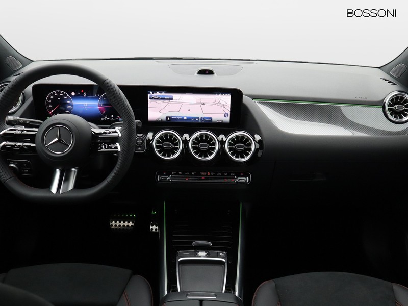 13 - Mercedes GLA 200 d amg line extra 8g-dct