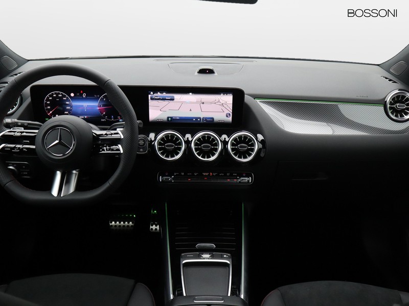 13 - Mercedes GLA 200 d amg line extra 8g-dct
