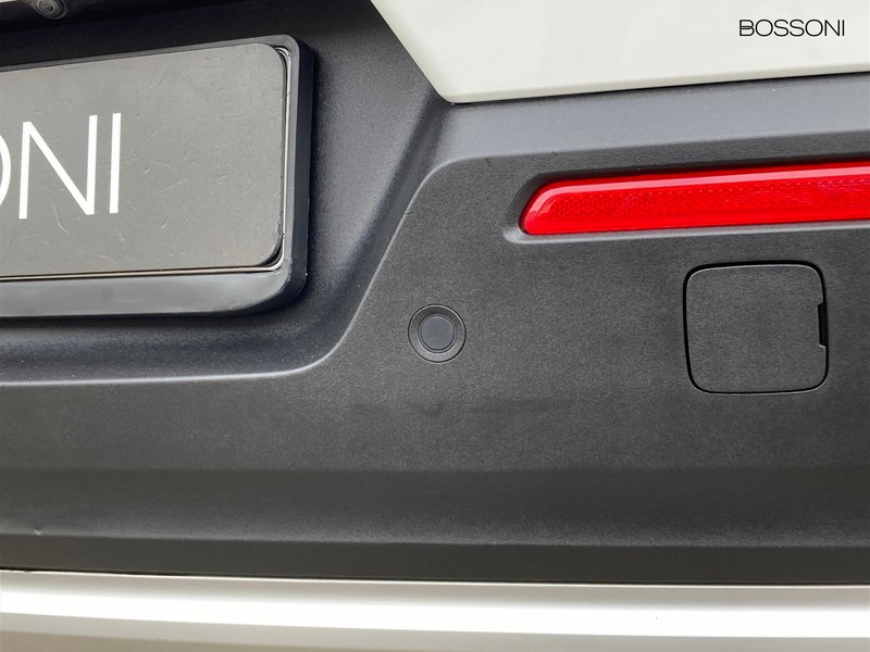 25 - Volvo XC40 1.5 t4 recharge plug-in-hybrid core automatico