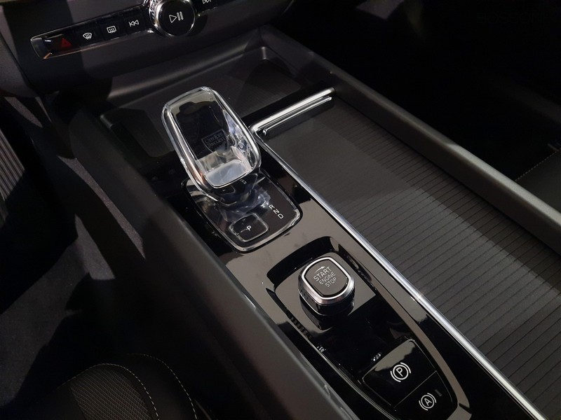 13 - Volvo XC60 2.0 b5 mild hybrid ultra black edition awd automatico