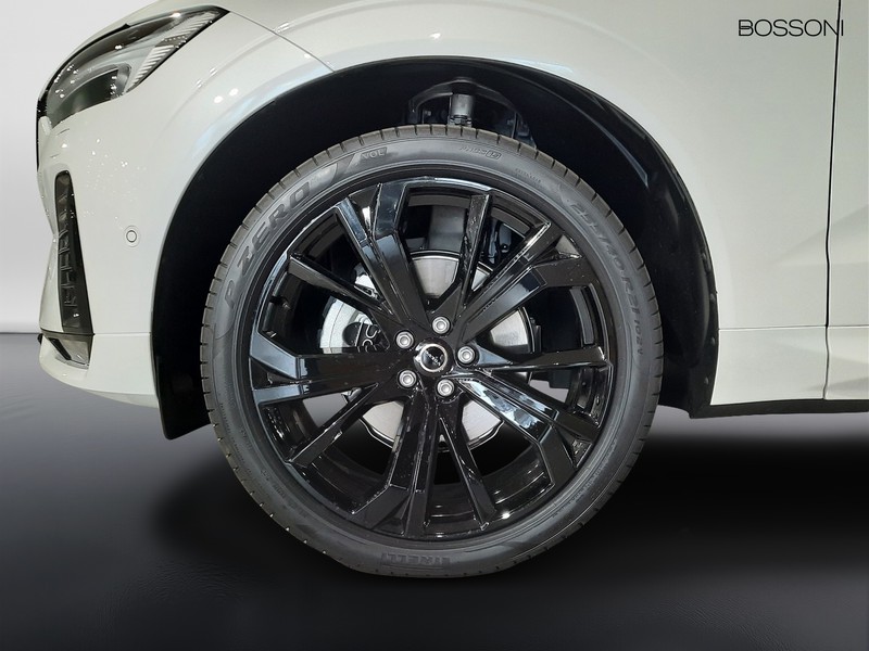 19 - Volvo XC60 2.0 b5 mild hybrid ultra black edition awd automatico