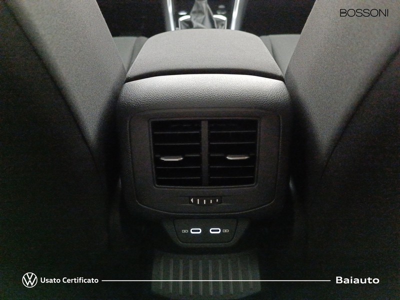 13 - Volkswagen T-Roc 2.0 tdi scr 150cv sport dsg