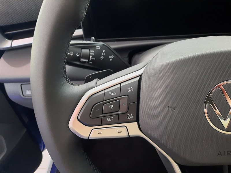 13 - Volkswagen T-Roc 1.5 etsi act 150cv style dsg