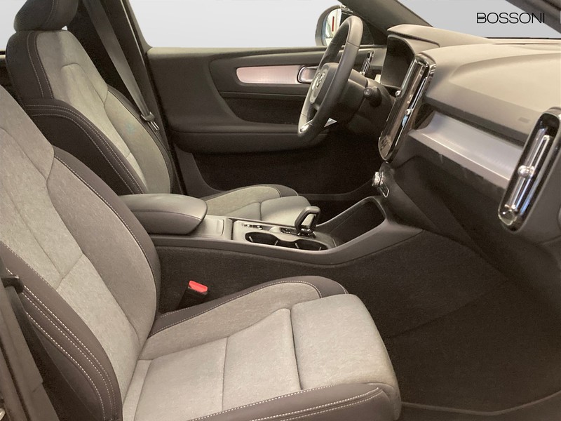 7 - Volvo XC40 2.0 b3 core automatico