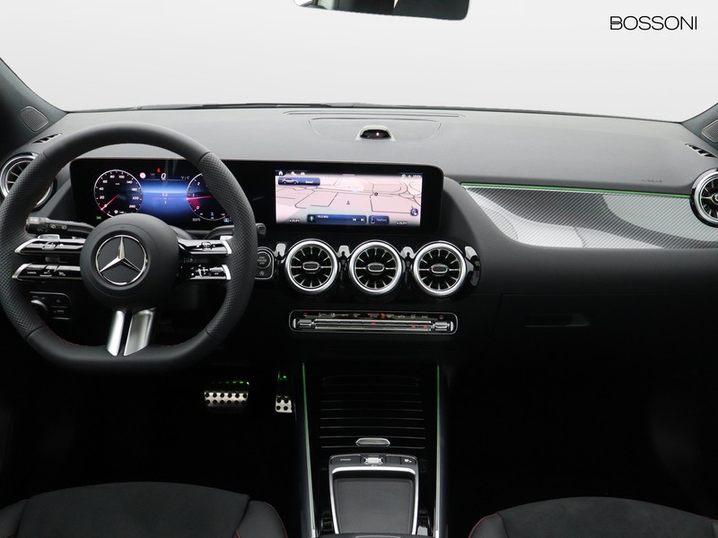 13 - Mercedes GLA 200 d amg line extra 8g-dct