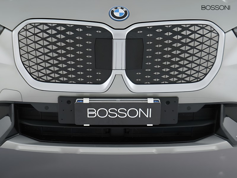 13 - BMW X1 i20 edrive x-line
