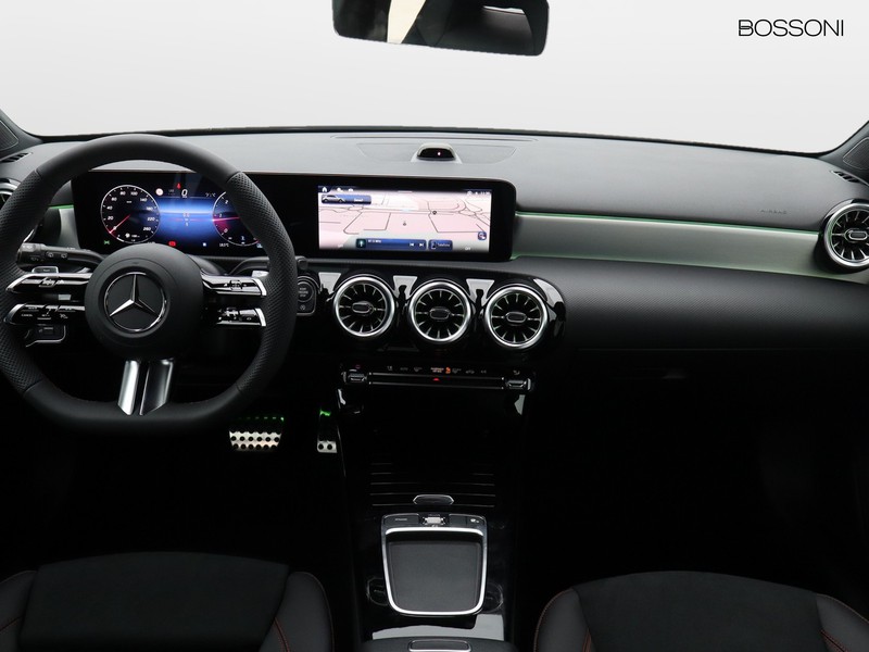 13 - Mercedes Classe A 180 d amg line extra speedshift dct amg 8g