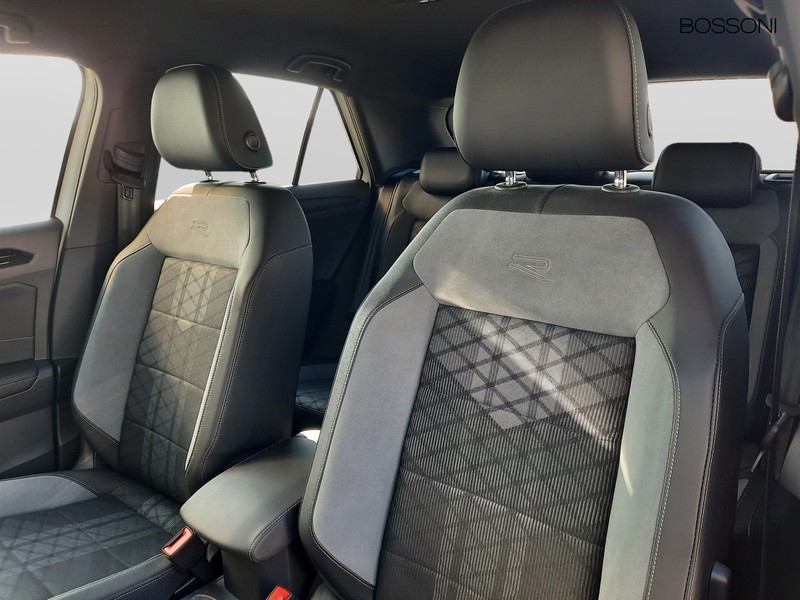 19 - Volkswagen T-Roc 1.0 tsi 110cv r line