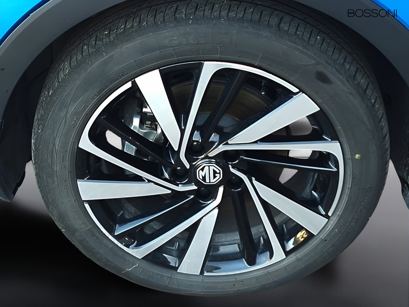 13 - Mg ZS 1.5 hybrid+ luxury auto