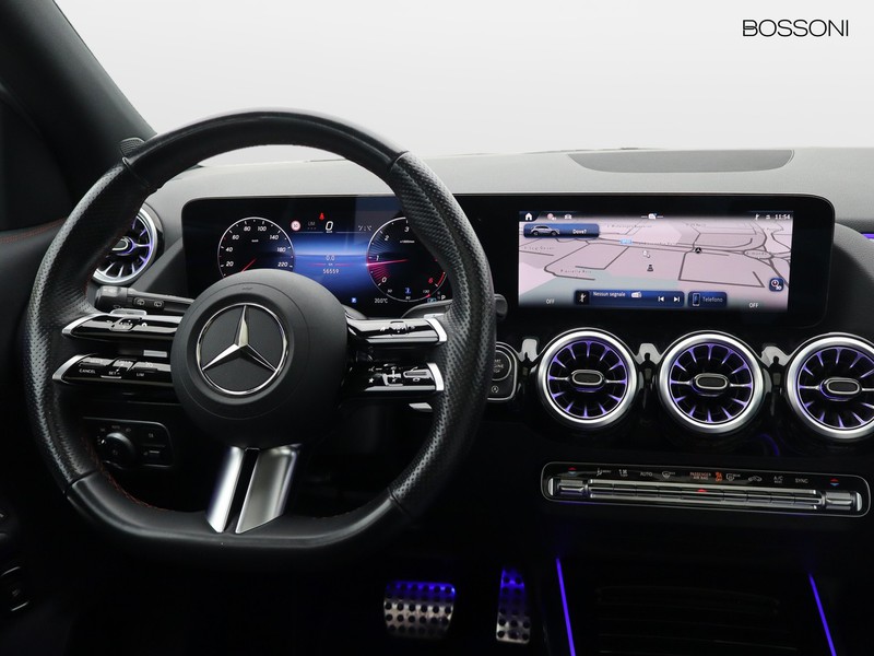 13 - Mercedes GLA 200 d amg line premium 8g-dct