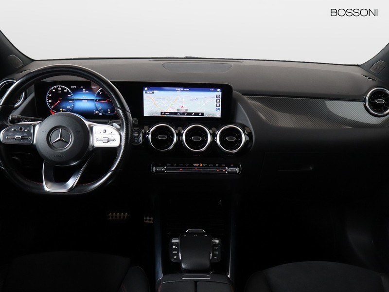 13 - Mercedes GLA 200 d premium 8g-dct