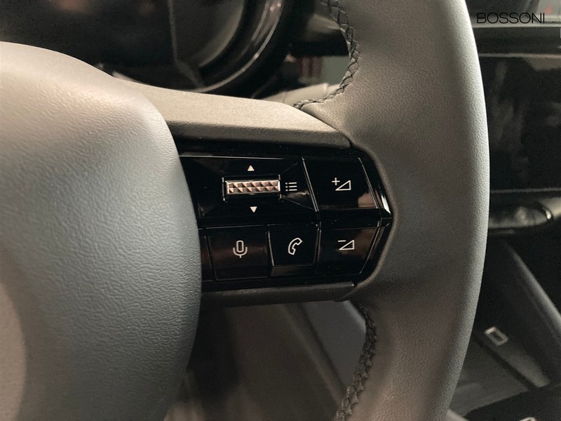 13 - Alfa Romeo Junior 1.2 hybrid 145cv ibrida edct6